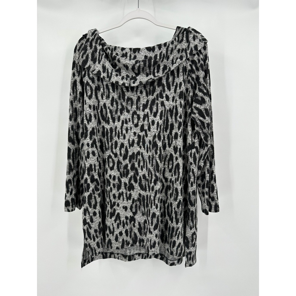 Chicos Zenergy Womens Animal Print Top Size 2 US L Athleisure Loungewear Travel